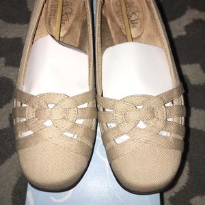 LifeStride Women’s Diverse Flats Tan Size 5.5